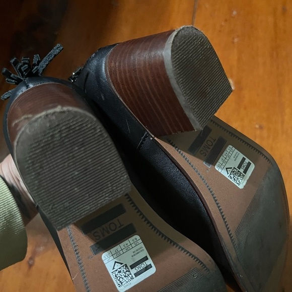 Tom’s 6.5 Women’s Carpe Diem black ankle boot zippered back tassel upper leather - Picture 6 of 13